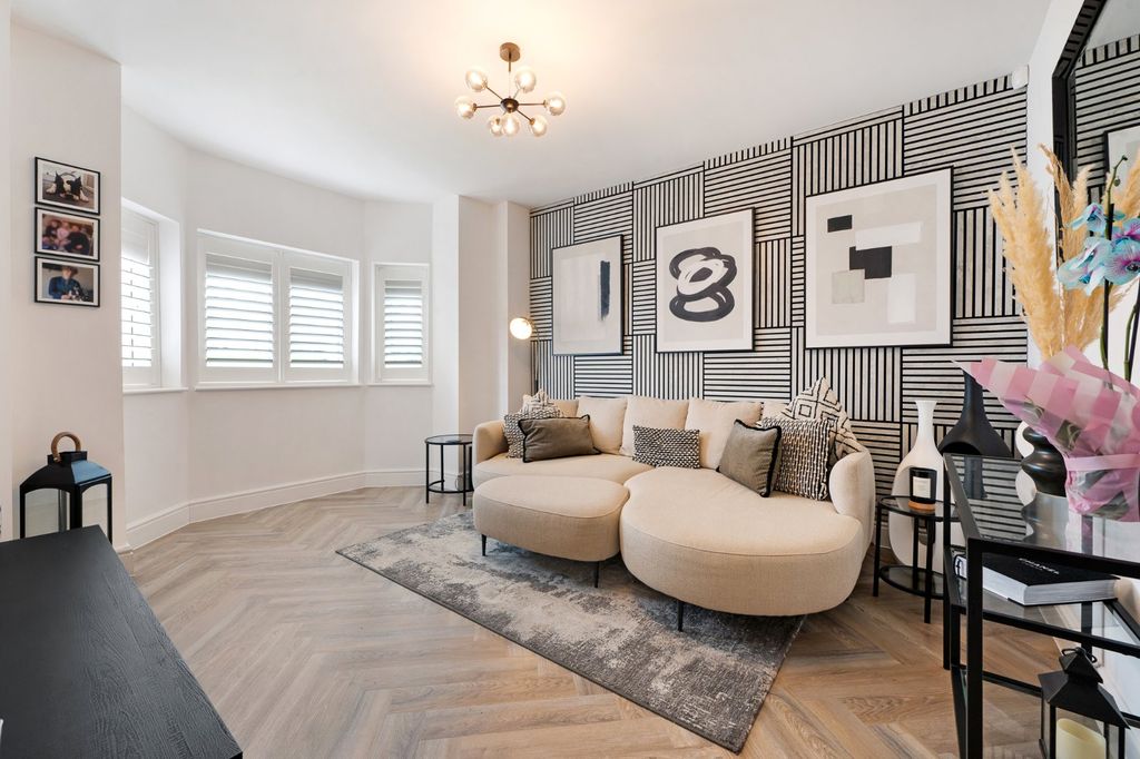 Property photo 3 of 39 Picture 3