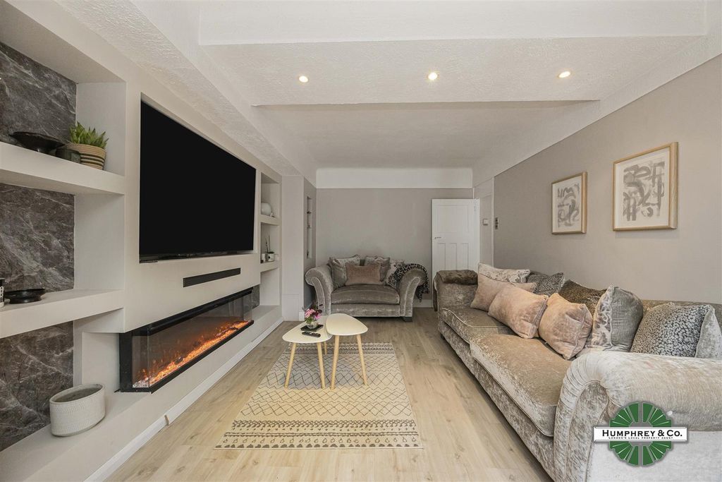 Property photo 1 of 28 564 Upper Brentwood Road -017.Jpg
