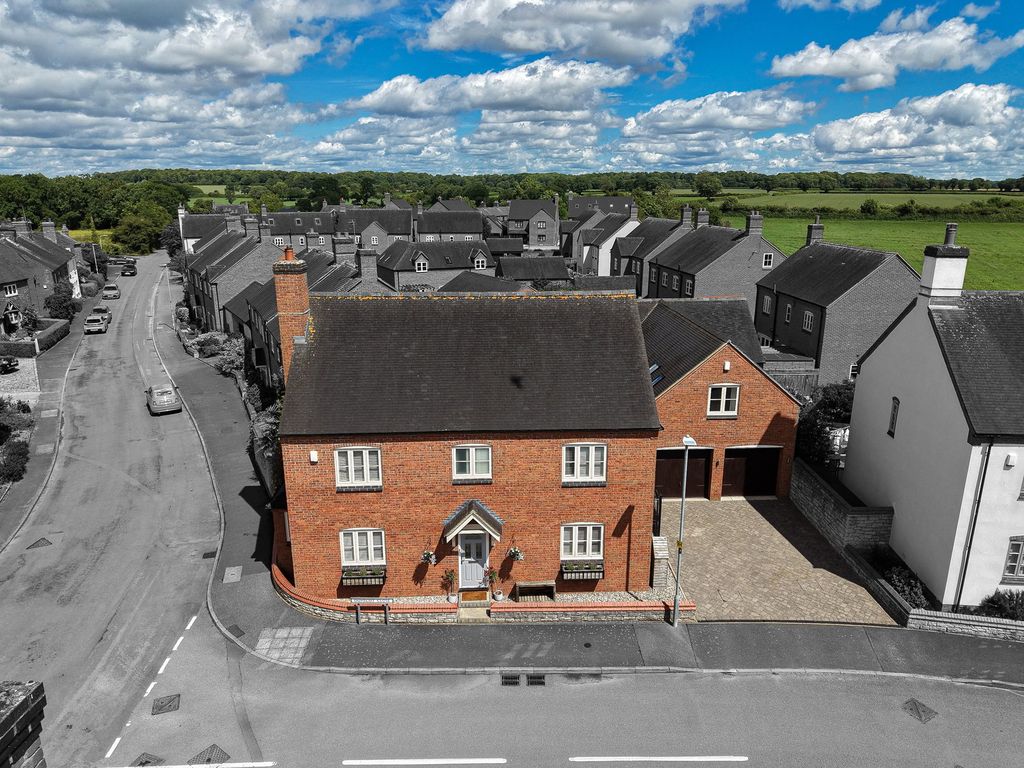Property photo 2 of 37