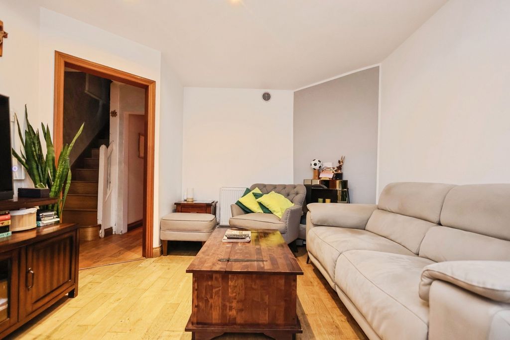 Property photo 3 of 19 Pbox-Img.Jpg