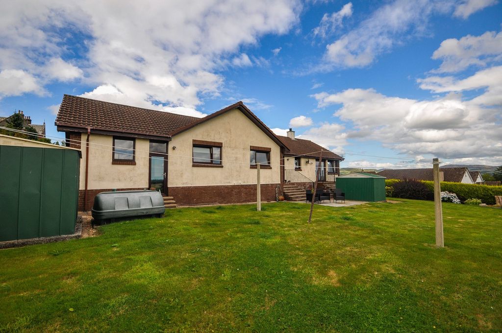 Property photo 3 of 32