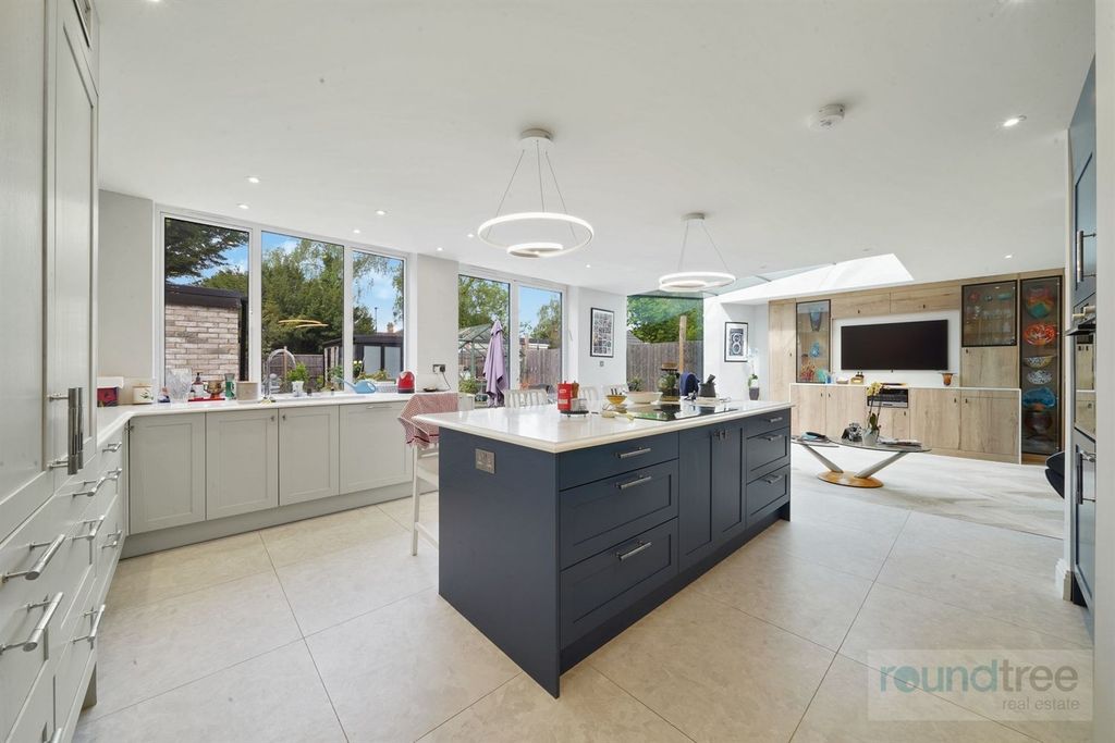 Additional image 6 of 4 bed semi-detached house for saleEdgwarebury Gardens, Edgware HA8
