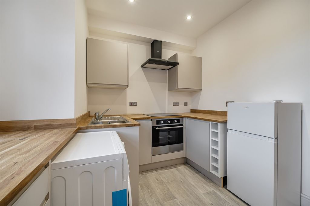 Property photo 3 of 7 Kitchen