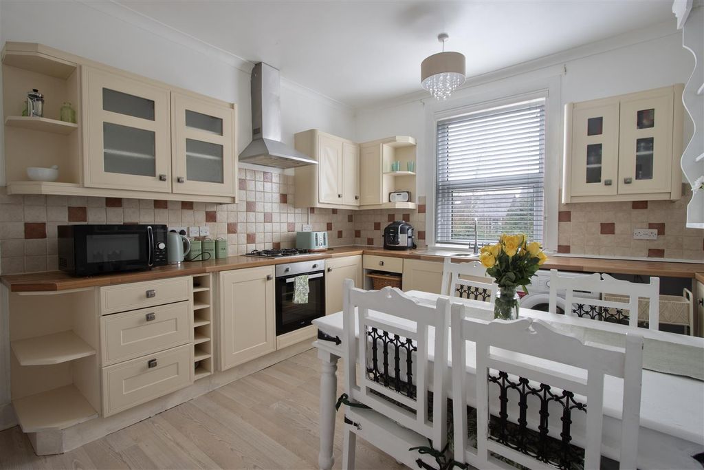 Property photo 2 of 22 Kitchen/Diner