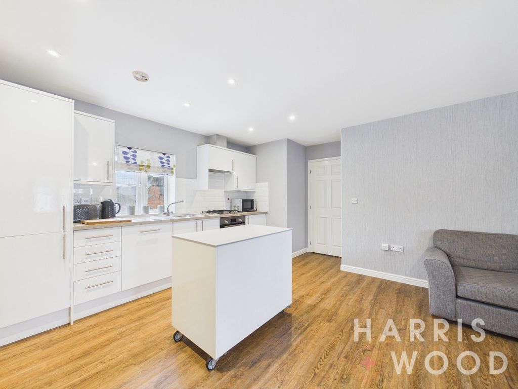Property photo 2 of 16 5144945