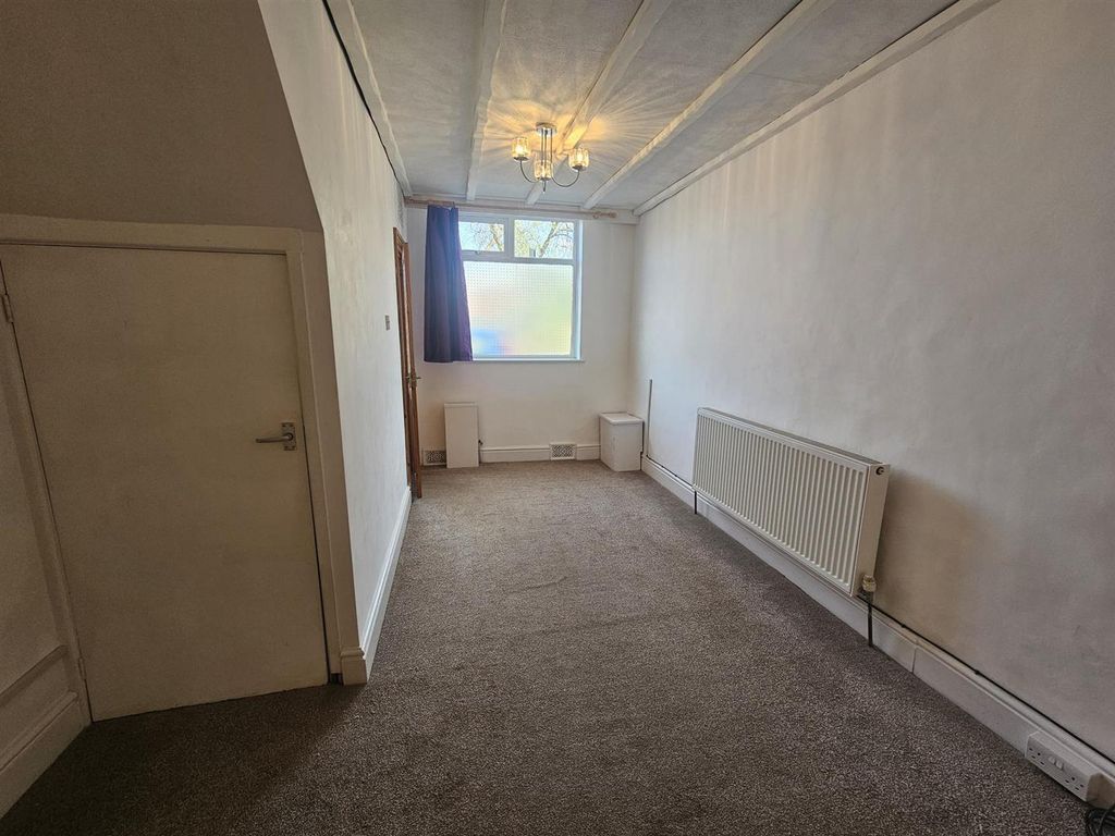 Property photo 2 of 13 1000033932.Jpg