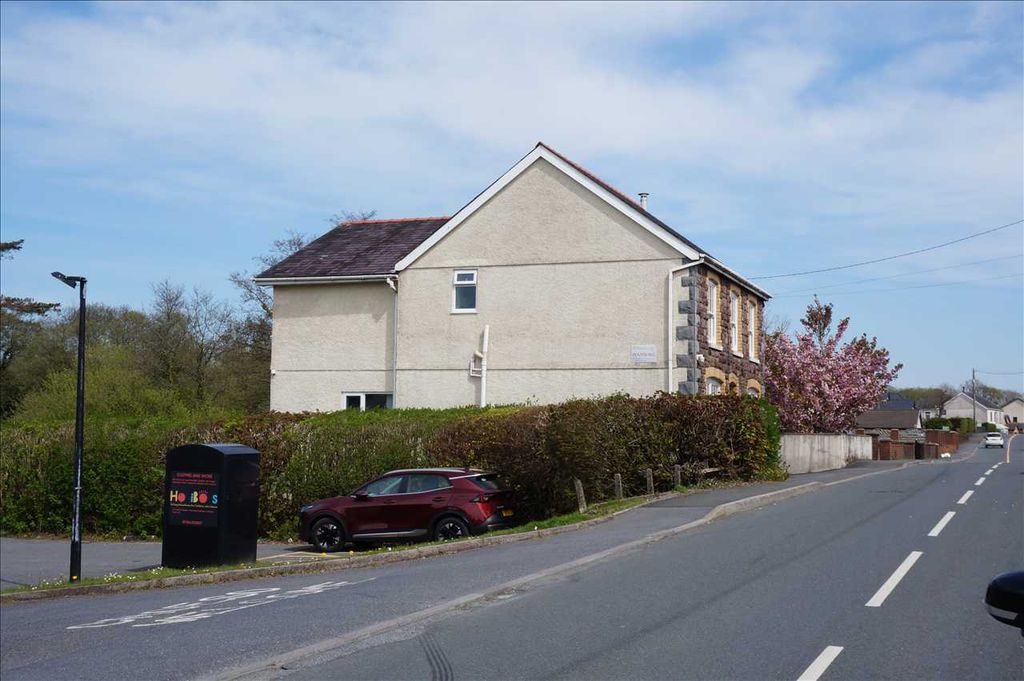 Property photo 2 of 31