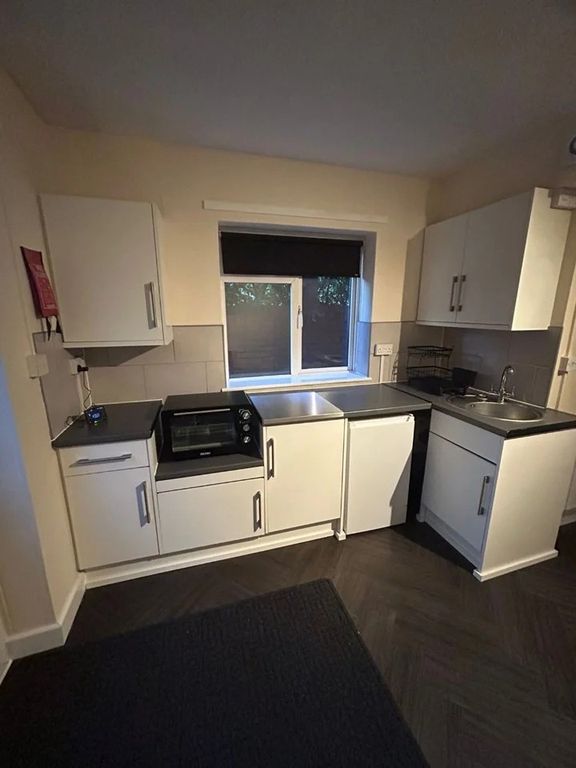 Property photo 3 of 5 Kitchen