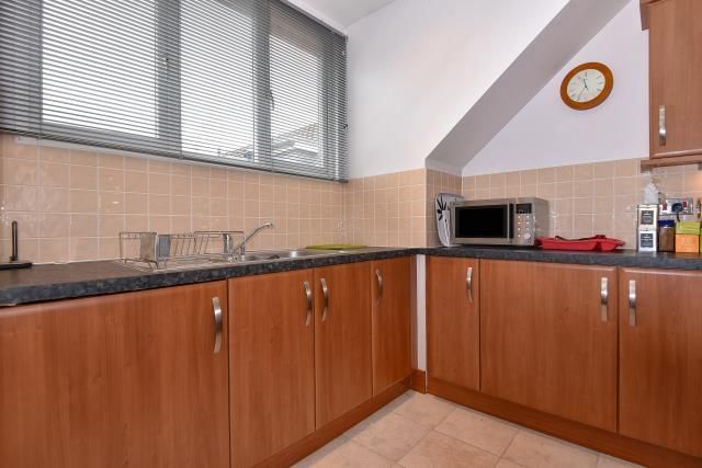 Property photo 3 of 13 Kitchen