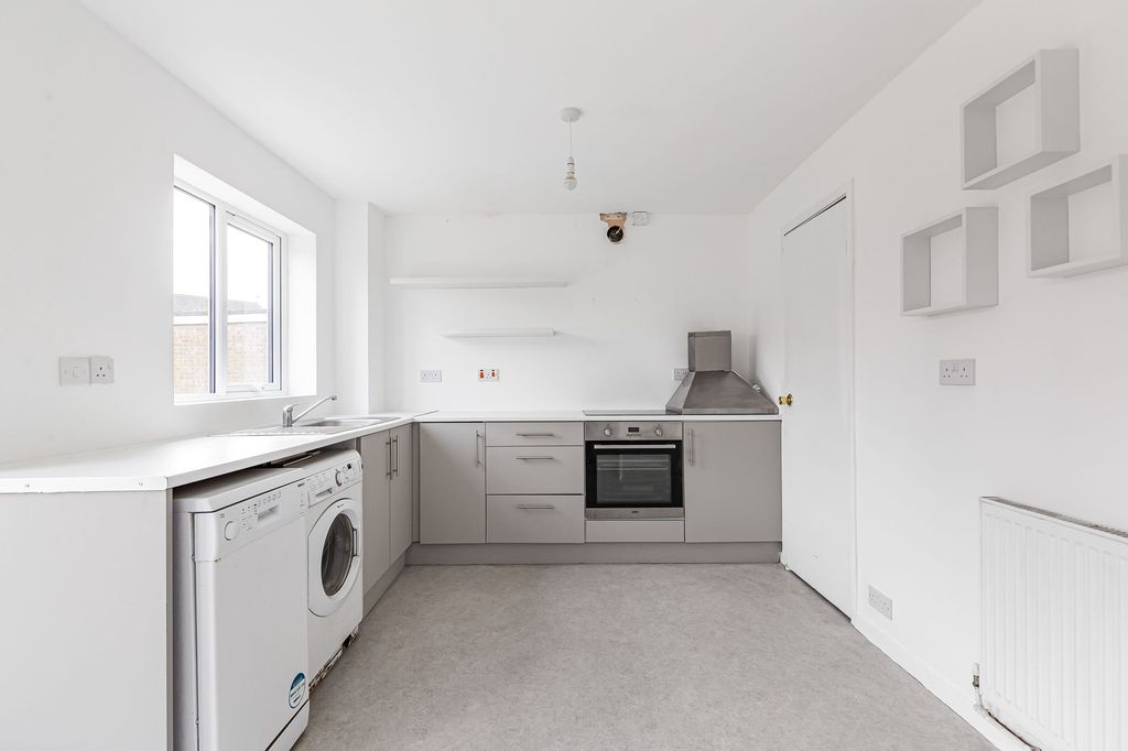 Property photo 2 of 23