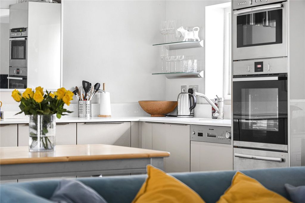 Property photo 2 of 21 Picture No. 14