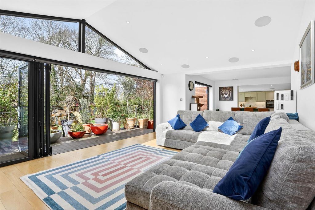 Property photo 3 of 40 1668298914 - 5.Jpg