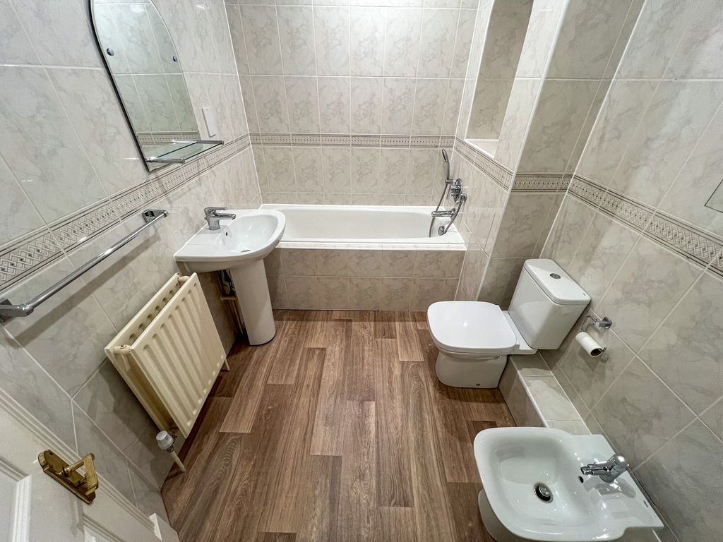 Additional image 31 of 2 bed flat for saleMolesey Park Road, East Molesey KT8