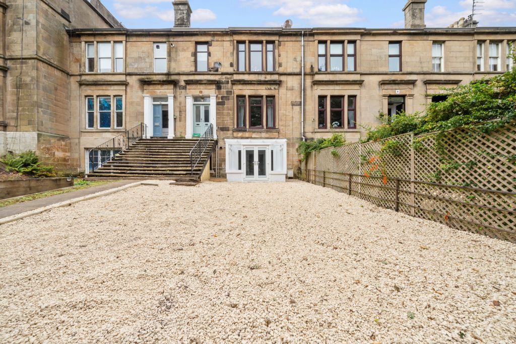 Property photo 2 of 27