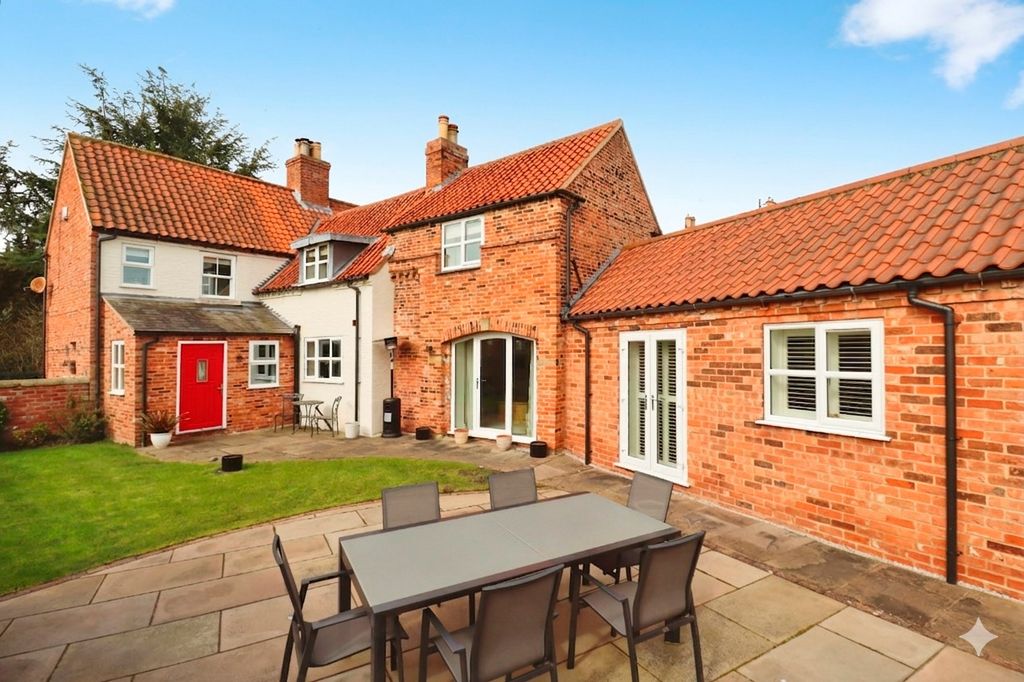 Property photo 1 of 39