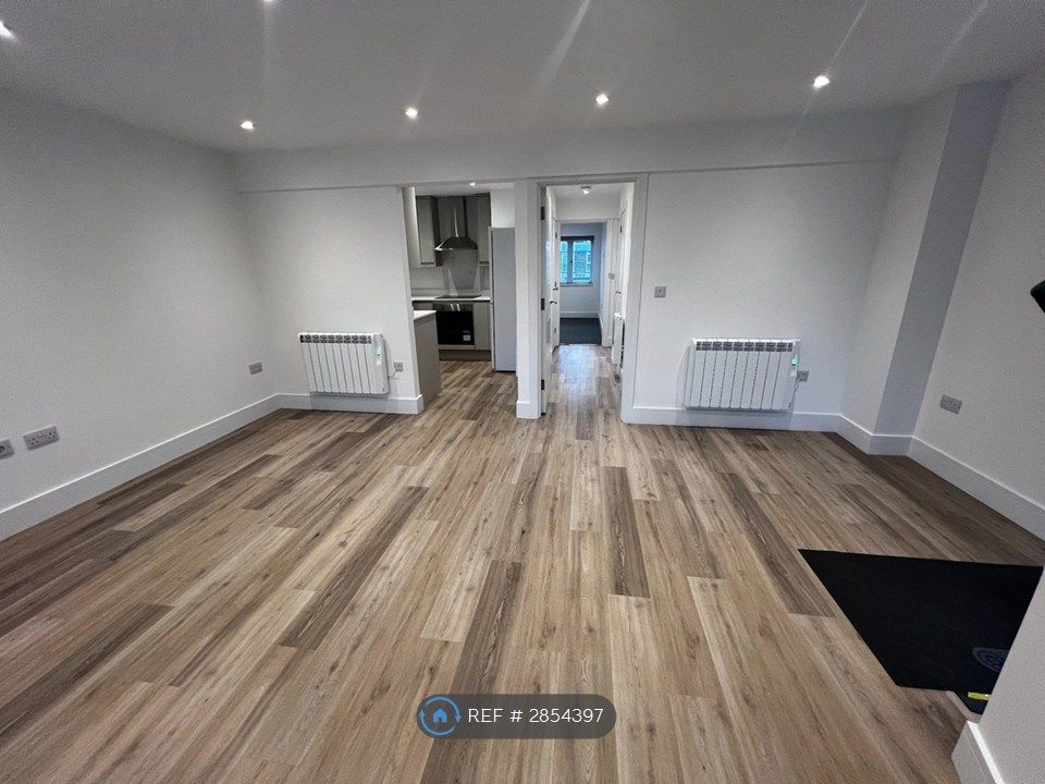 Property photo 1 of 17 Dining / Living Area