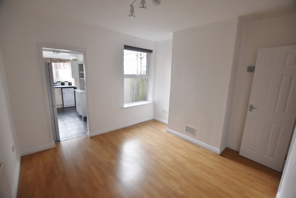 Property photo 3 of 10 Dining Room