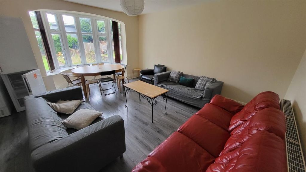 Property photo 3 of 15 Bright, Well-Furnished Living Room With Multiple S...