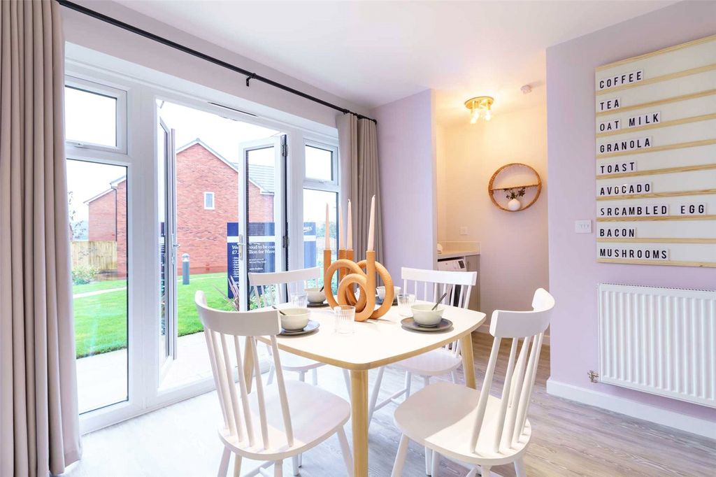 Property photo 3 of 9 Dining Area