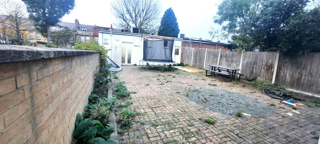 Property photo 3 of 4