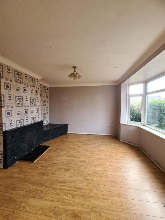 Property photo 3 of 17 Reception 1