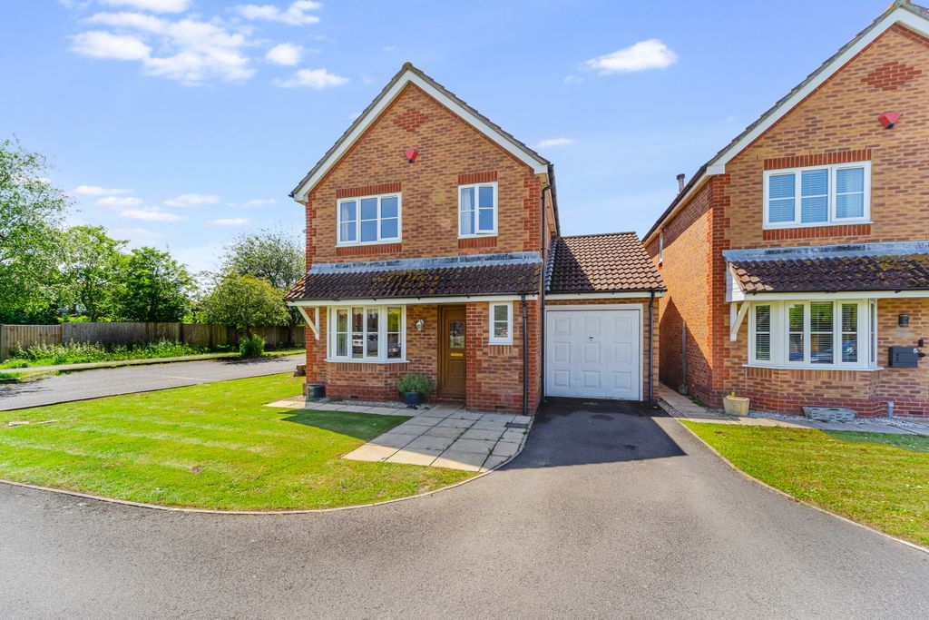 Property photo 1 of 23 4 Bed Detached House For Sale
