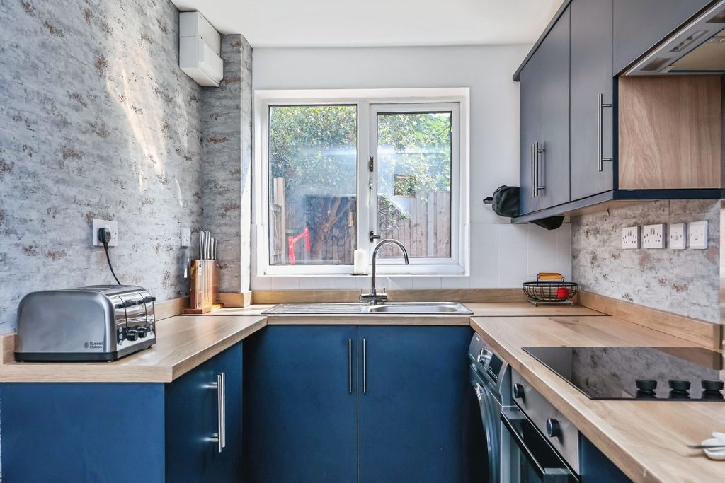 Property photo 3 of 15 Kitchen