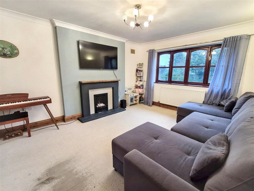 Property photo 2 of 28 Lounge