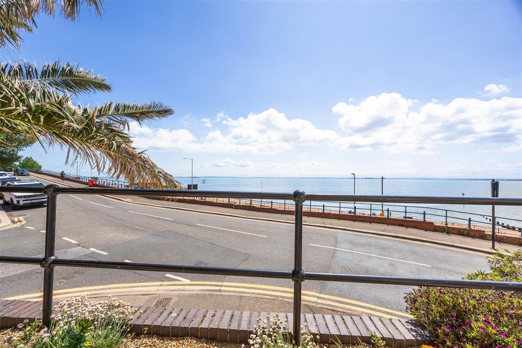 Property photo 3 of 14 Seaviews