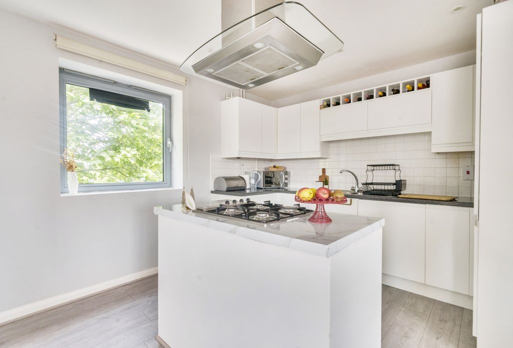 Property photo 1 of 15 1306575-13-684Ab0...