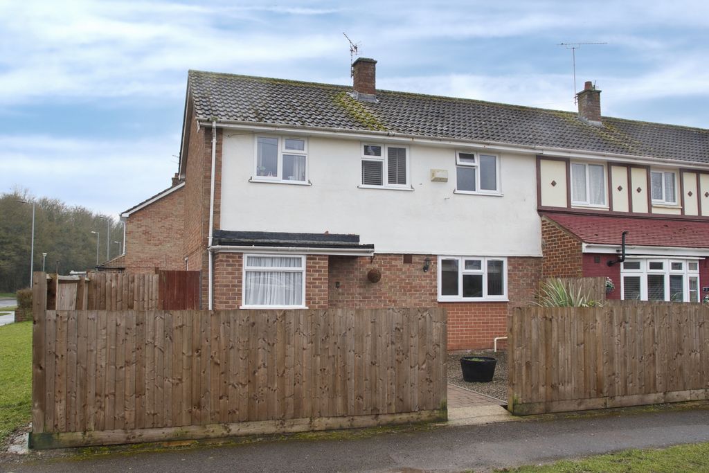 Property photo 1 of 12 Front - Ewemove Swindon South