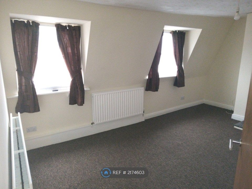 Property photo 2 of 10 Lounge 1