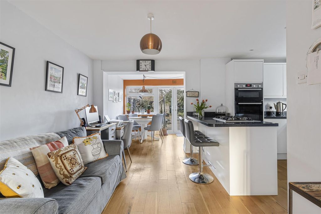 Property photo 2 of 17 9_48608.Jpg