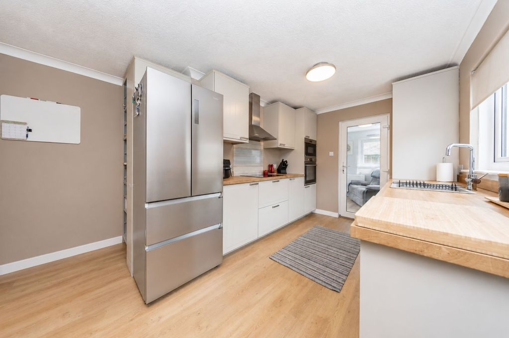 Property photo 3 of 30 Kitchen