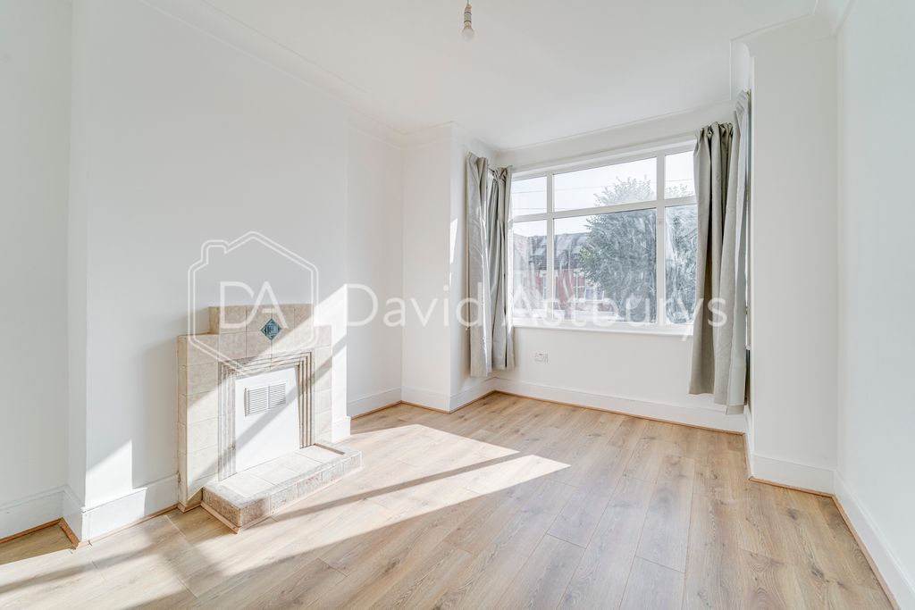 Property photo 3 of 17 Ndb02164_Enfused