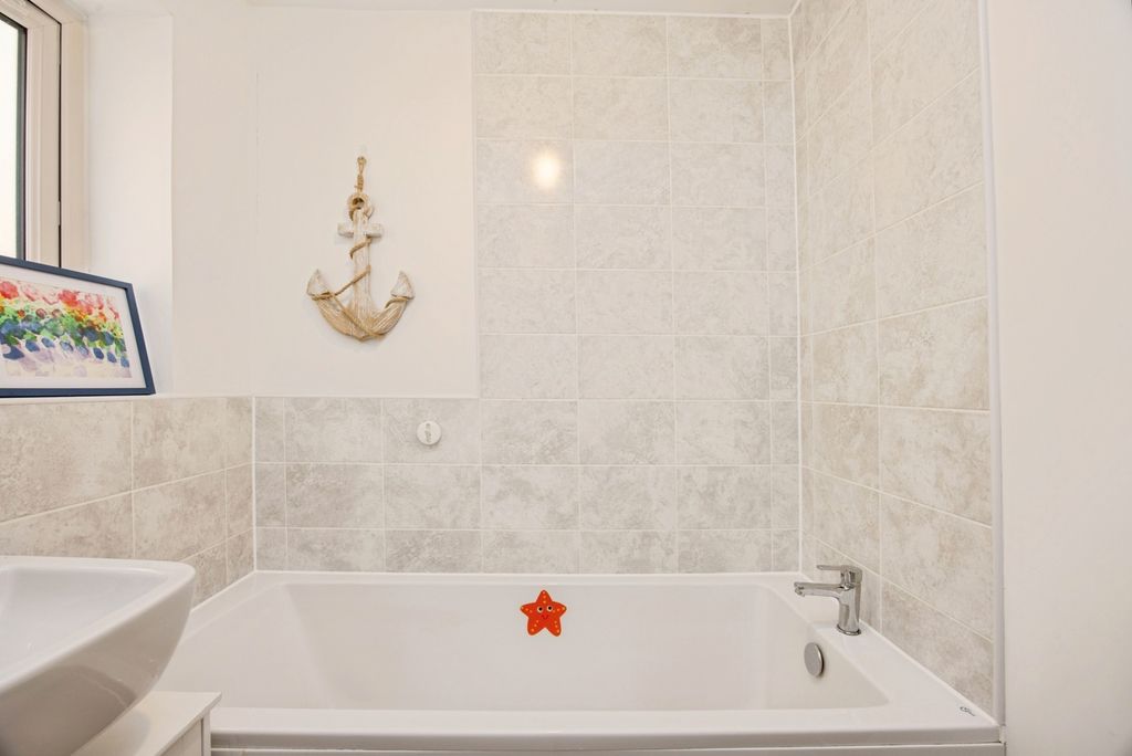 Property photo 3 of 16 Photo