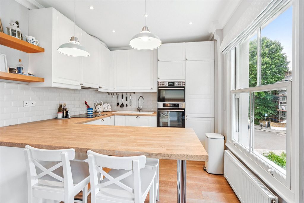 Property photo 2 of 12 Kitchen