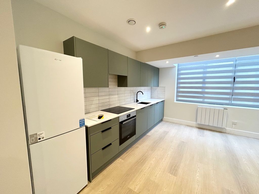 Property photo 3 of 9 Kitchen