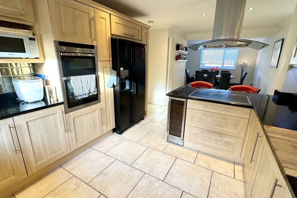 Property photo 3 of 26