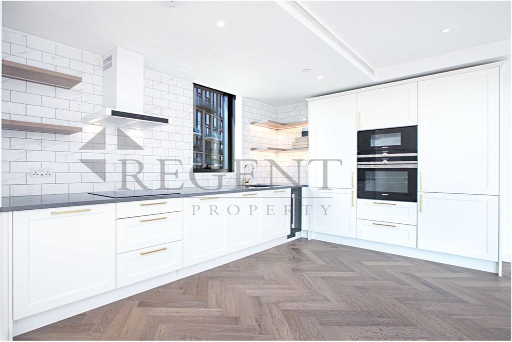 Property photo 3 of 10 Kitchen