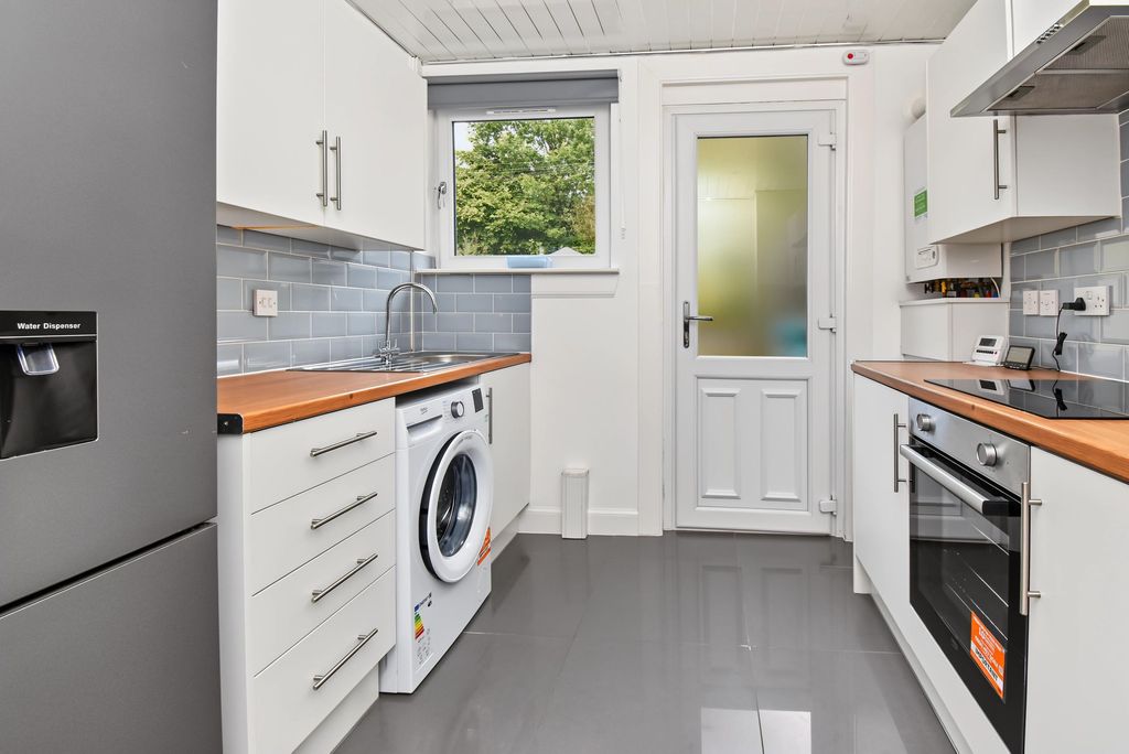 Property photo 3 of 14 Kitchen Angle 1