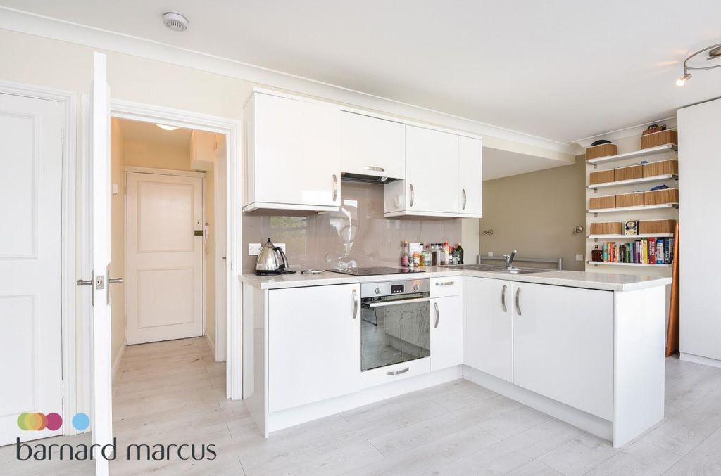 Property photo 3 of 7 Kitchen