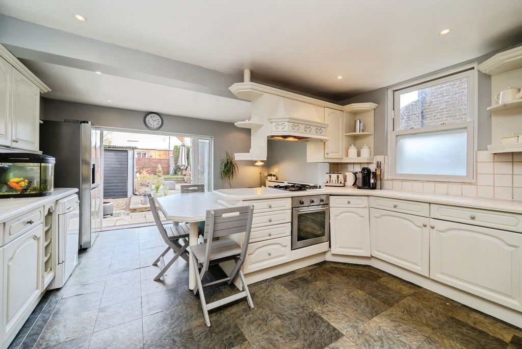 Property photo 3 of 24 Photo