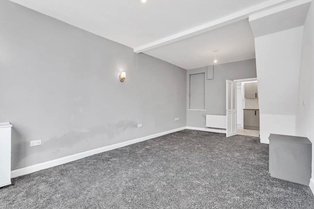 Property photo 2 of 11 Img_2623
