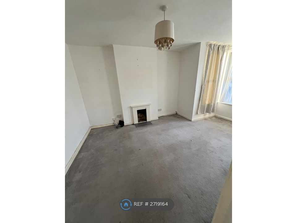 Property photo 3 of 10 Bedroom 1