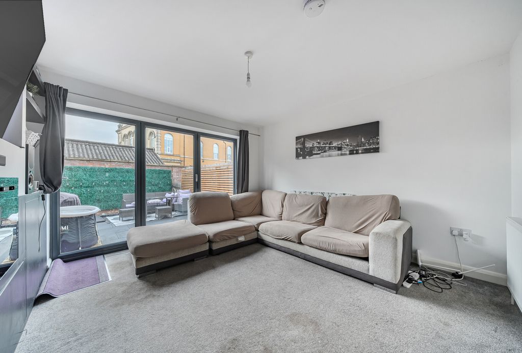 Property photo 2 of 21 1373855-8-69023B3...