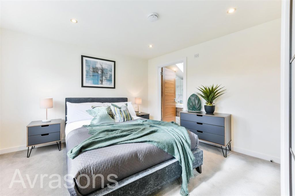 Property photo 1 of 17 Bedroom