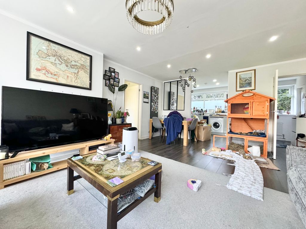 Property photo 1 of 16 Image00032