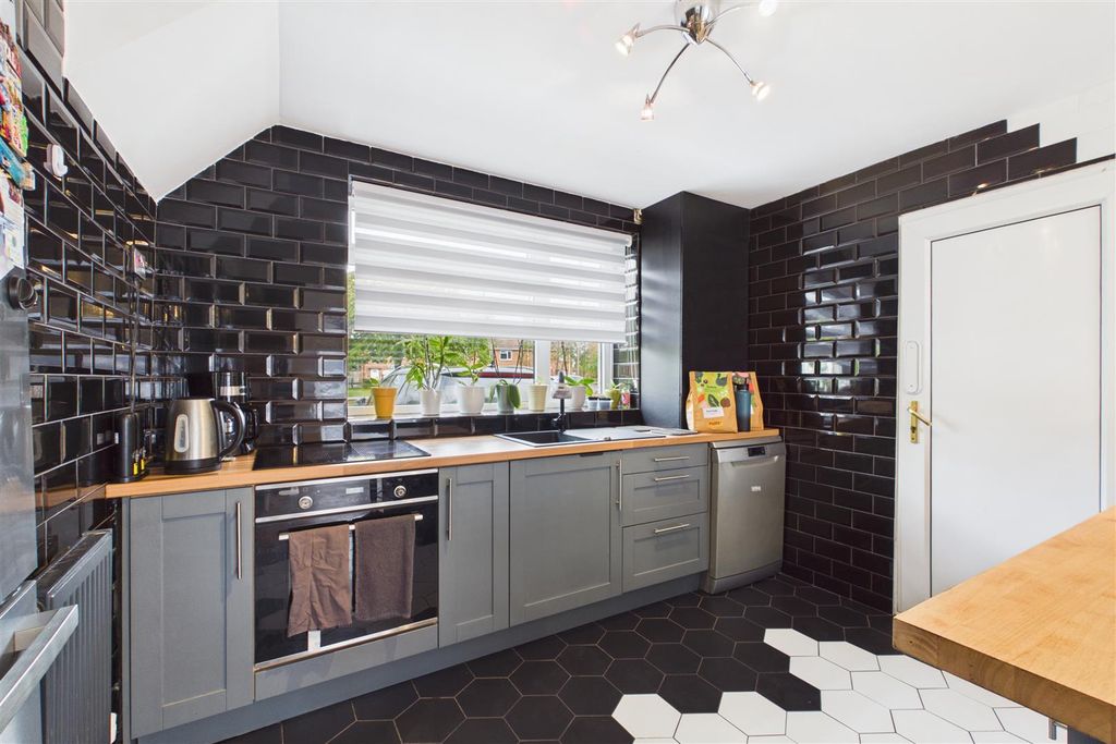 Property photo 2 of 17 Kitchen Diner