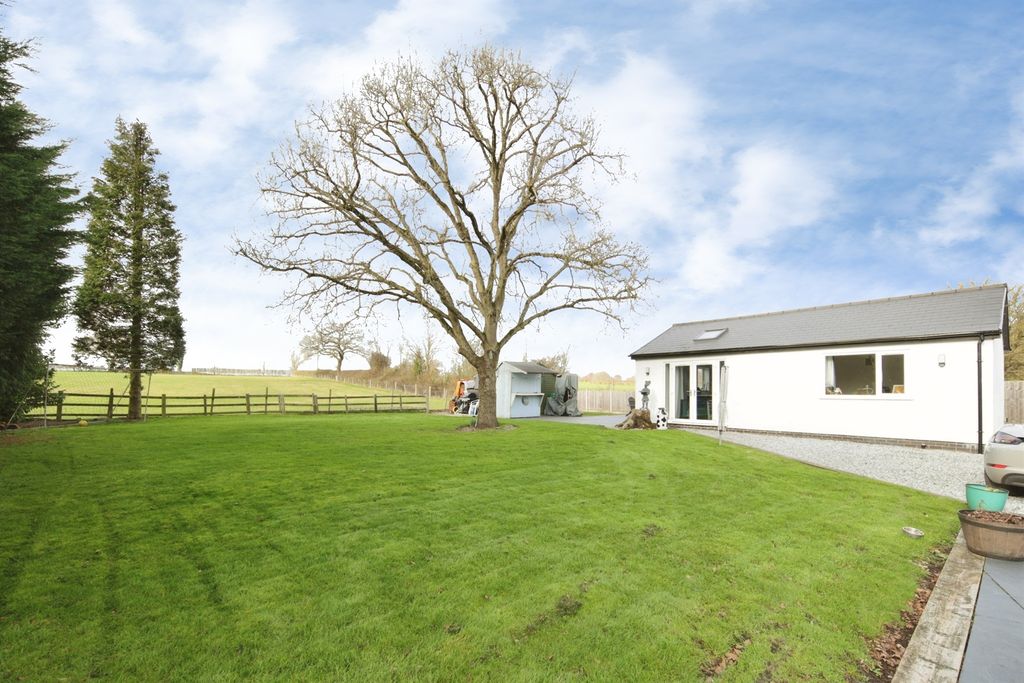 Property photo 2 of 28